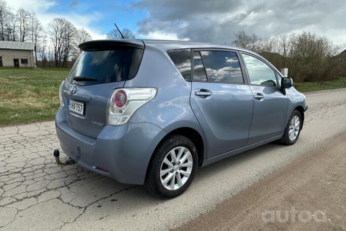 Toyota Verso 1 generation Minivan