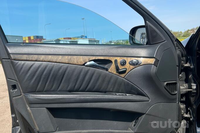 Mercedes-Benz E-Class W211 Sedan