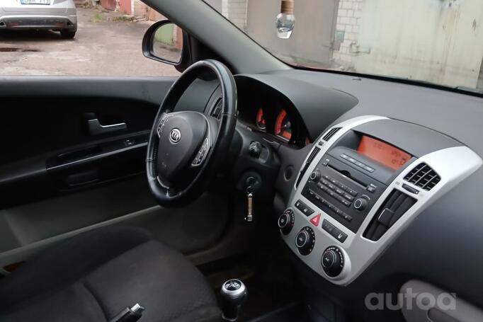 Kia Cee'd 1 generation SW wagon