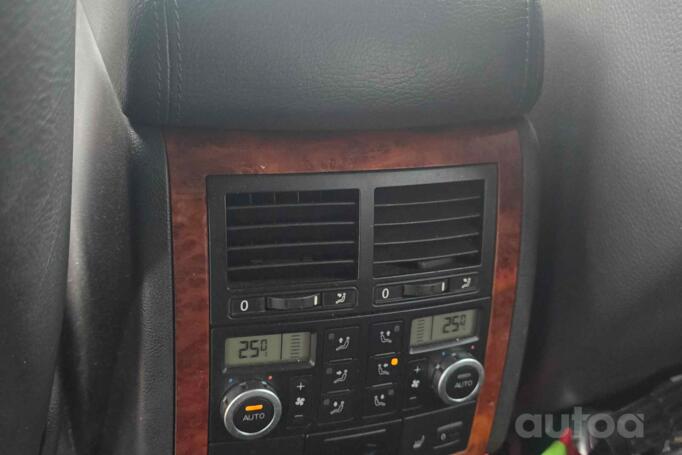 Volkswagen Touareg 1 generation Crossover