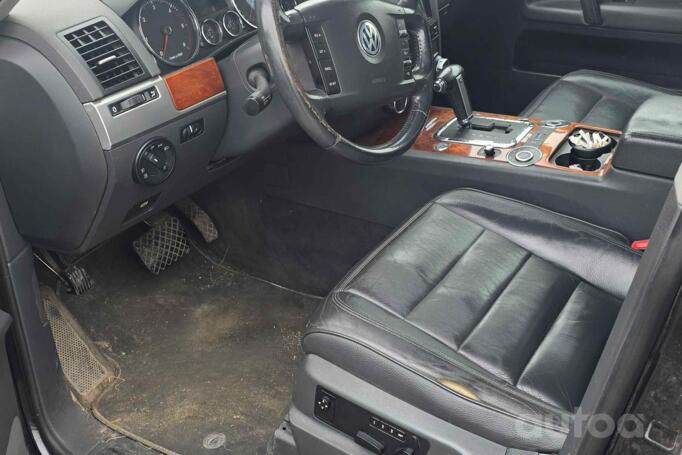 Volkswagen Touareg 1 generation Crossover