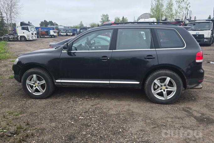 Volkswagen Touareg 1 generation Crossover