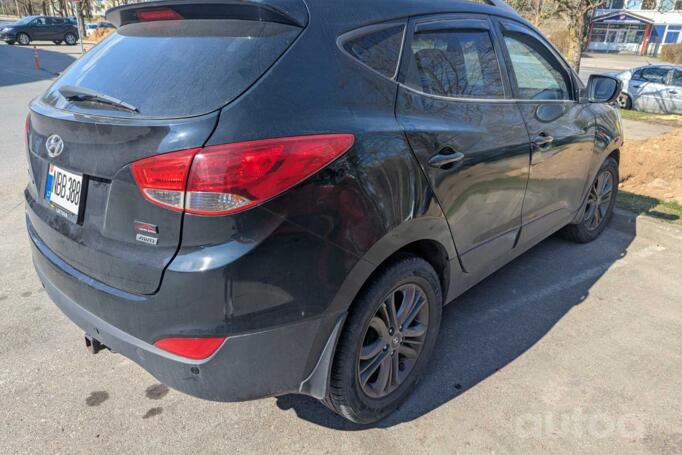 Hyundai Tucson 2 generation Crossover