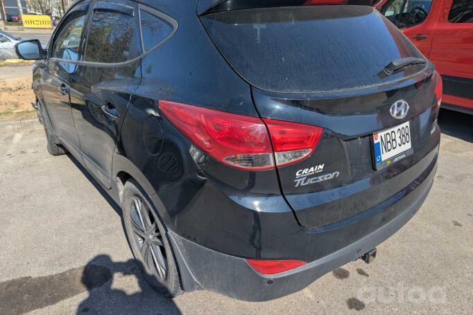 Hyundai Tucson 2 generation Crossover