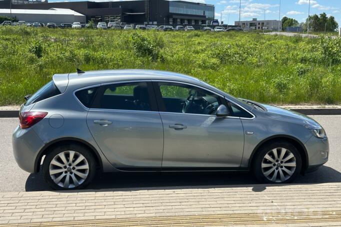 Opel Astra J Hatchback 5-doors