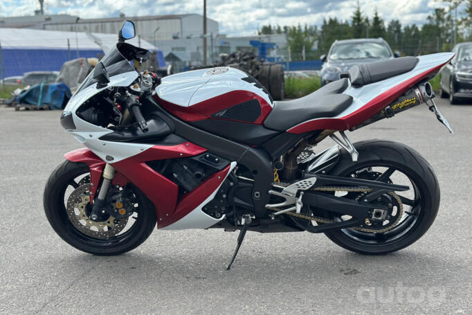 Yamaha R1