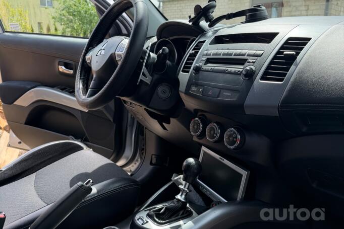 Mitsubishi Outlander 2 generation [restyling]