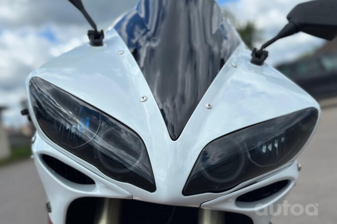 Yamaha R1