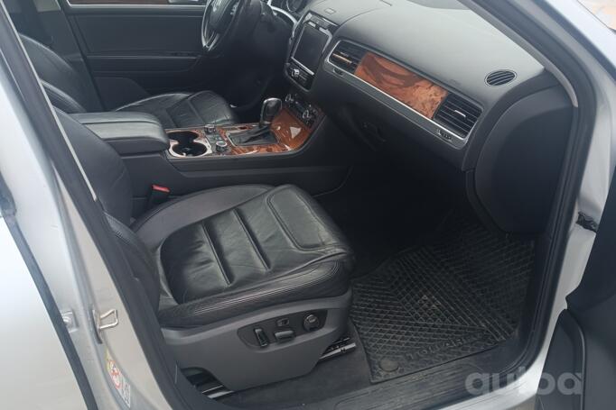 Volkswagen Touareg 2 generation Crossover