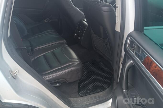 Volkswagen Touareg 2 generation Crossover