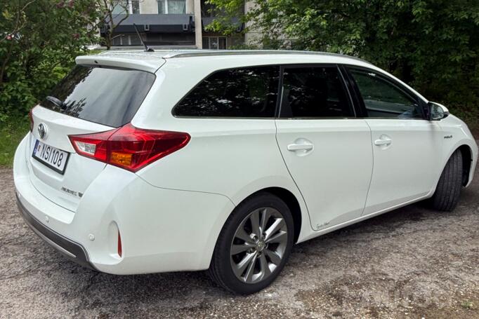 Toyota Auris 2 generation Touring Sports Hybrid wagon 5-doors
