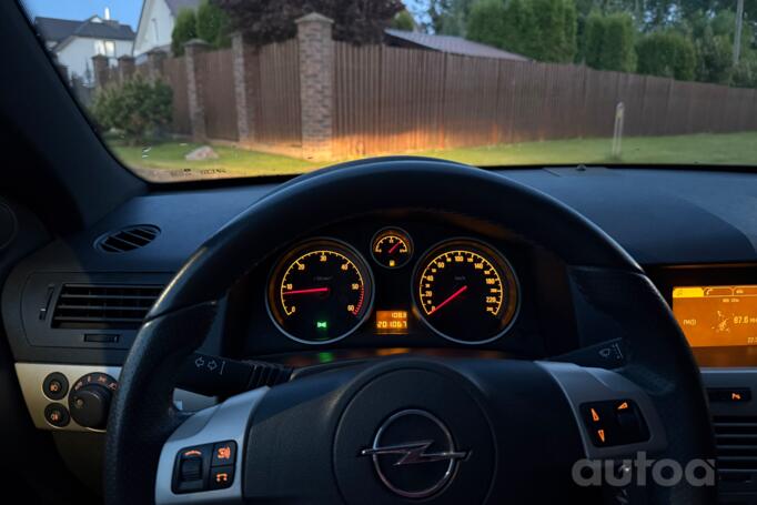Opel Astra H Hatchback