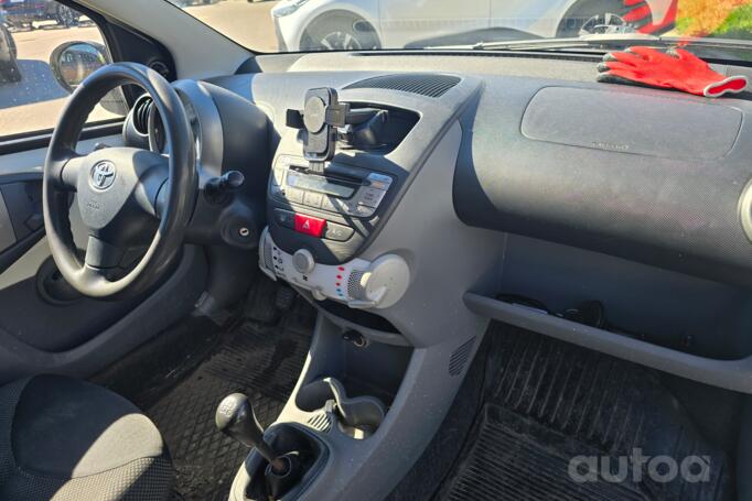 Toyota Aygo 1 generation [2th restyling] Hatchback