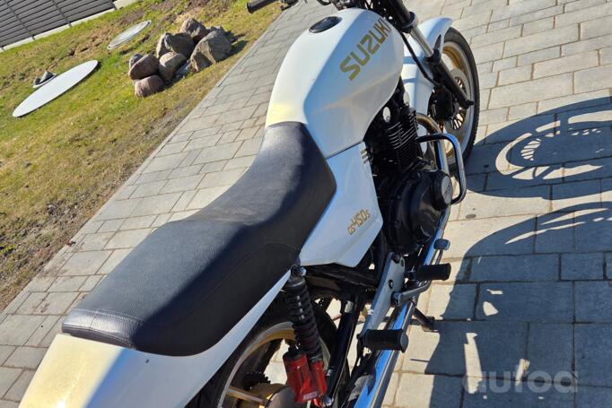 Suzuki GS
