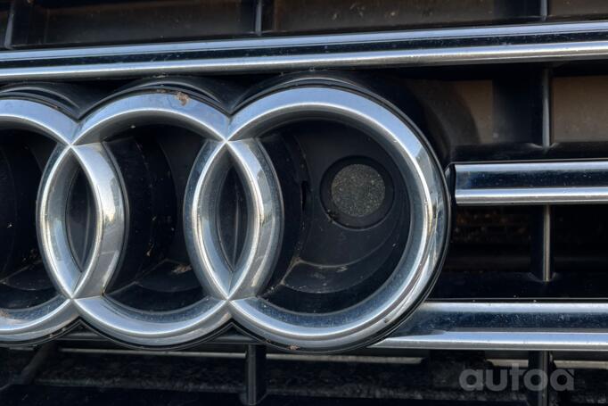 Audi A8 D4/4H Sedan