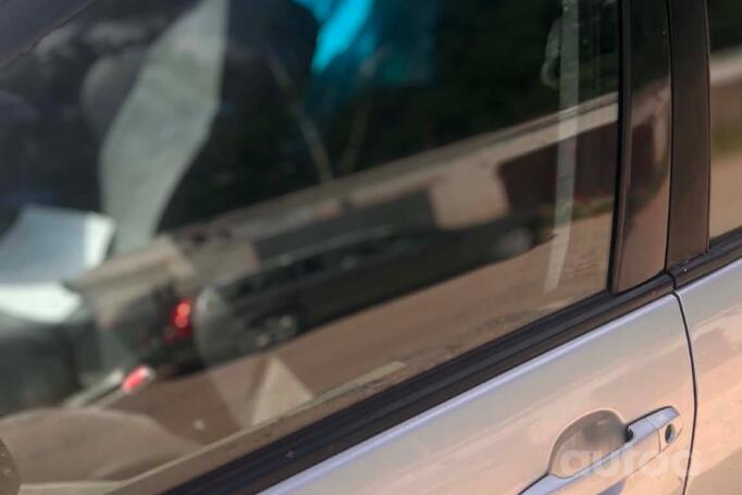 Toyota Corolla E120 Hatchback 5-doors