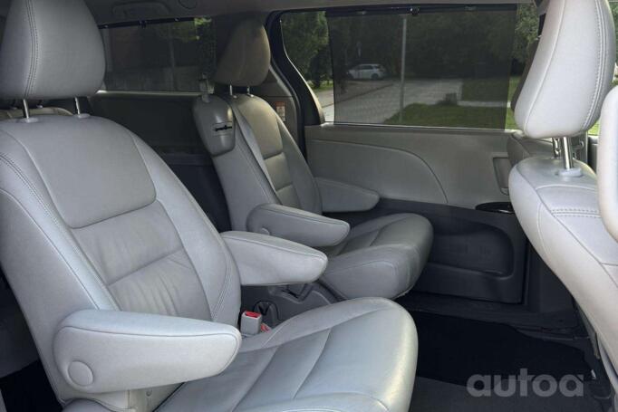 Toyota Sienna 3 generation Minivan 5-doors