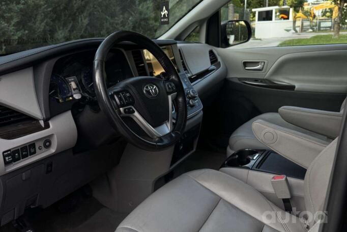 Toyota Sienna 3 generation Minivan 5-doors