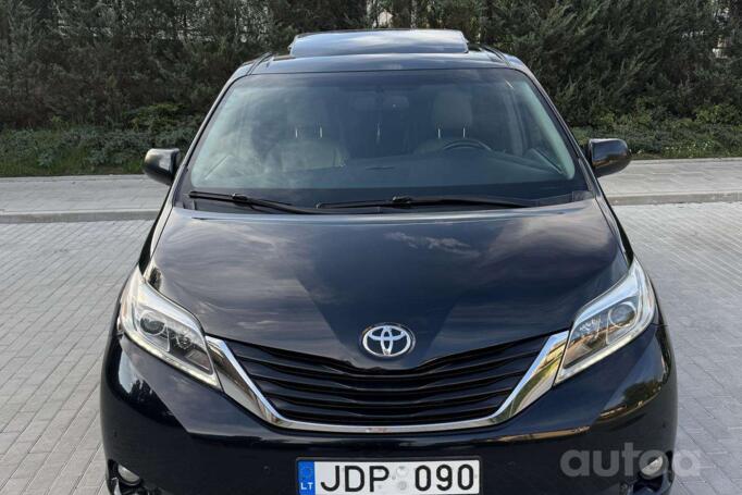 Toyota Sienna 3 generation Minivan 5-doors