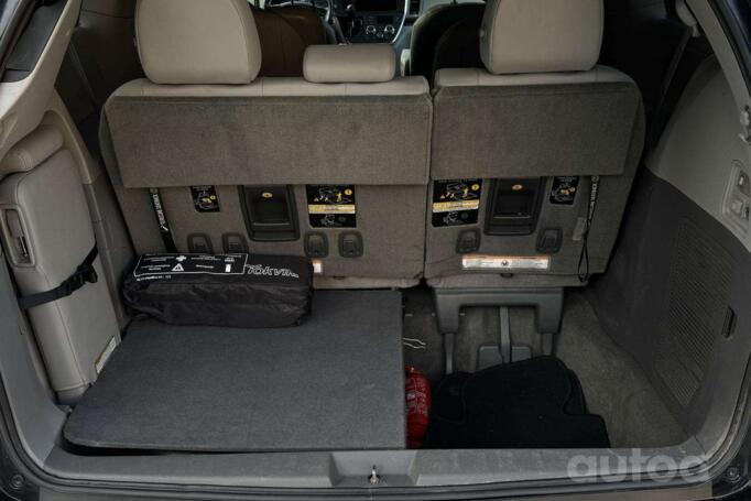 Toyota Sienna 3 generation Minivan 5-doors