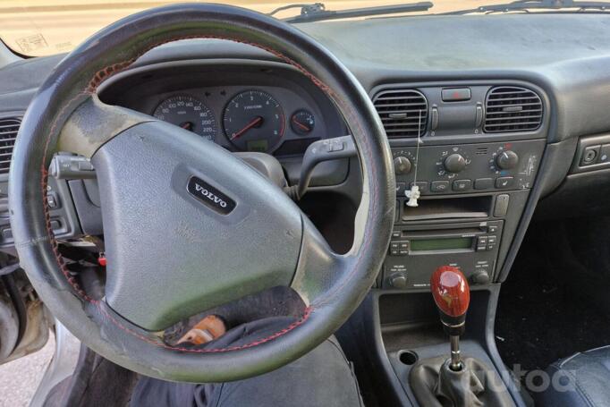 Volvo V40 2002