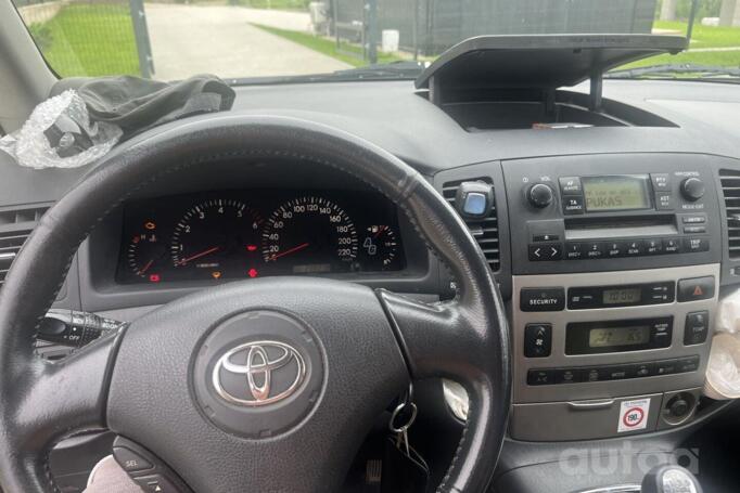 Toyota Corolla Verso 2003