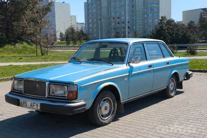 Volvo 260 Series 1 generation