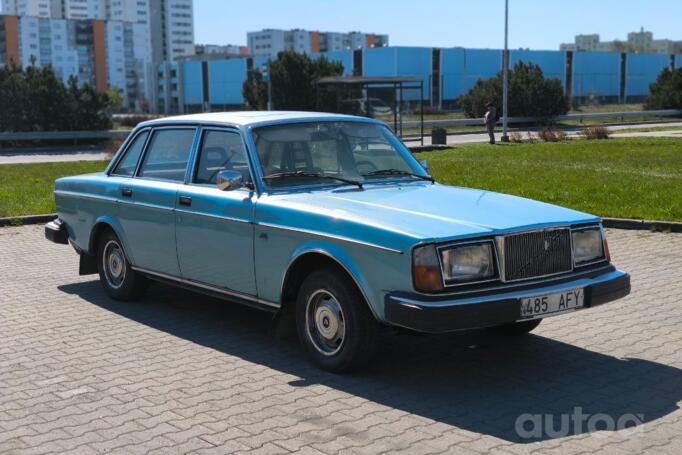 Volvo 260 Series 1 generation