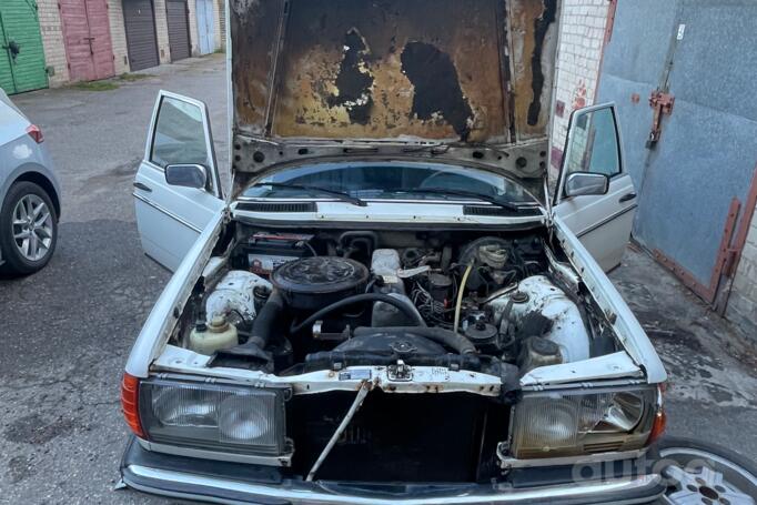 Mercedes-Benz W123 1 generation