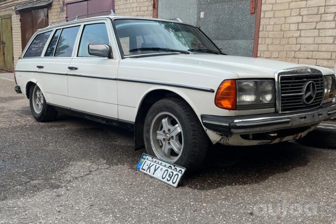 Mercedes-Benz W123 1 generation