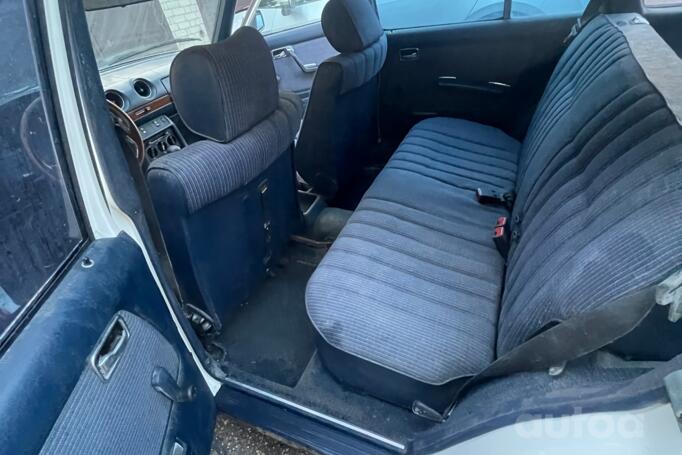 Mercedes-Benz W123 1 generation