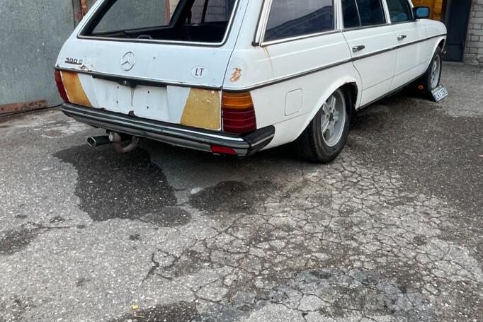 Mercedes-Benz W123 1 generation