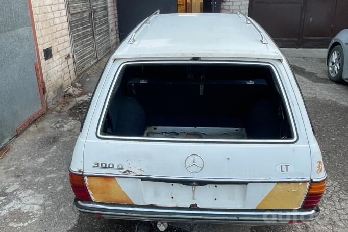 Mercedes-Benz W123 1 generation
