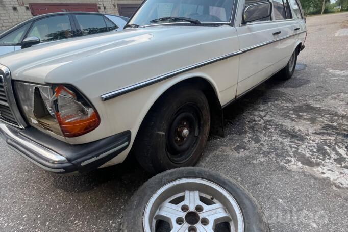 Mercedes-Benz W123 1 generation