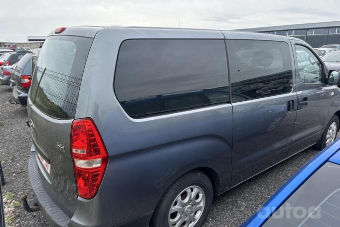 Hyundai H-1 Grand Starex Minivan