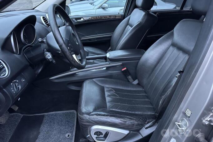 Mercedes-Benz M-Class W164 Crossover 5-doors