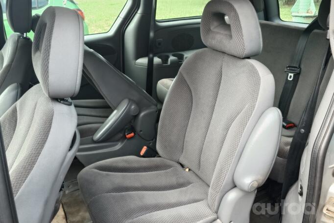 Chrysler Voyager 4 generation [restyling] Minivan