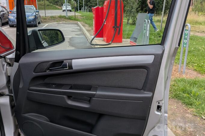 Opel Zafira B Minivan 5-doors