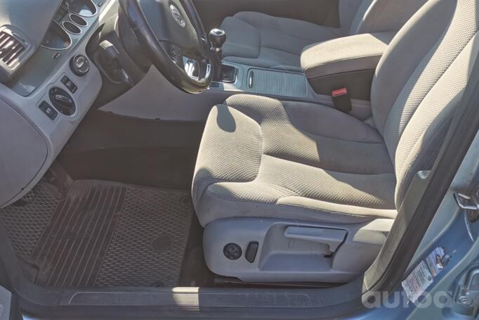 Volkswagen Passat B6 Sedan 4-doors