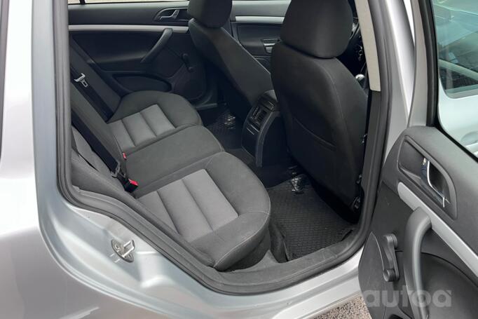 Skoda Octavia 2 generation Combi wagon 5-doors