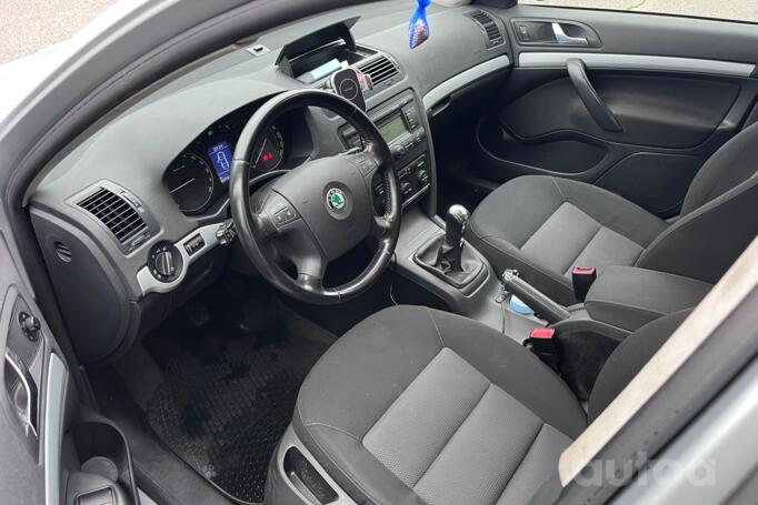 Skoda Octavia 2 generation Combi wagon 5-doors