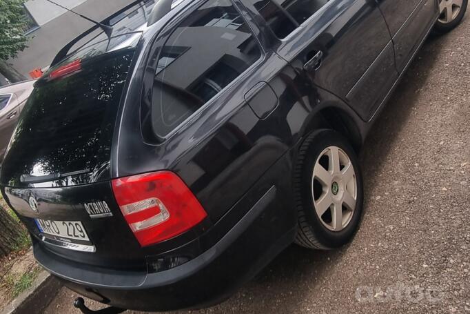 Skoda Octavia 2 generation Combi wagon 5-doors