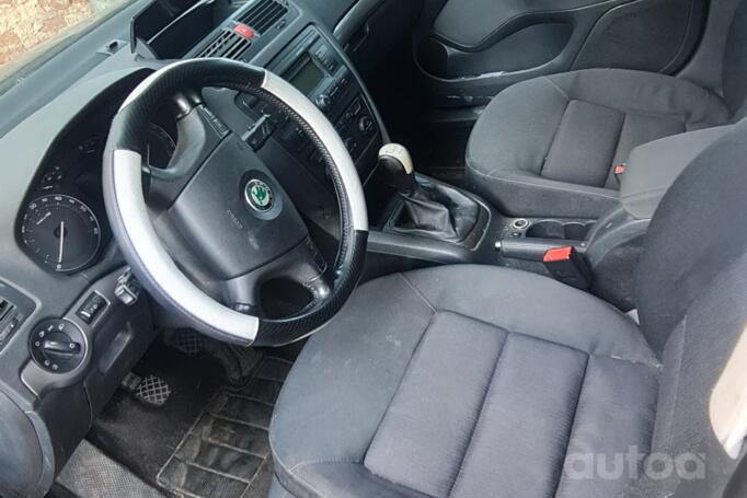 Skoda Octavia 2 generation Combi wagon 5-doors