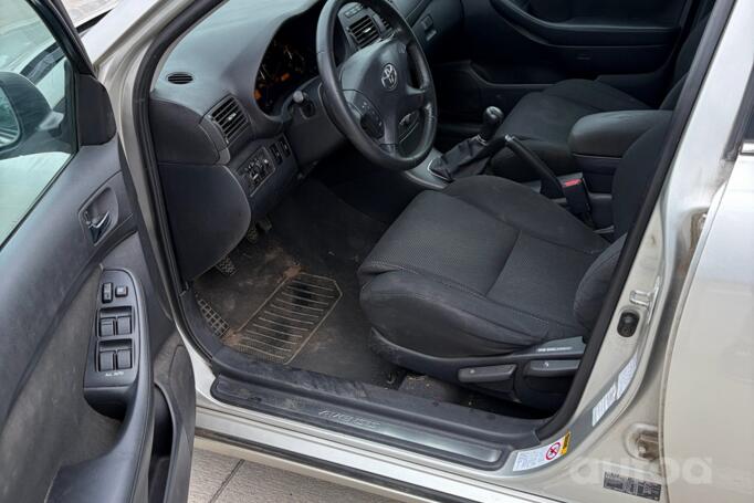 Toyota Avensis 2 generation wagon