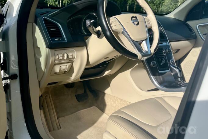 Volvo XC60 1 generation [restyling] Crossover