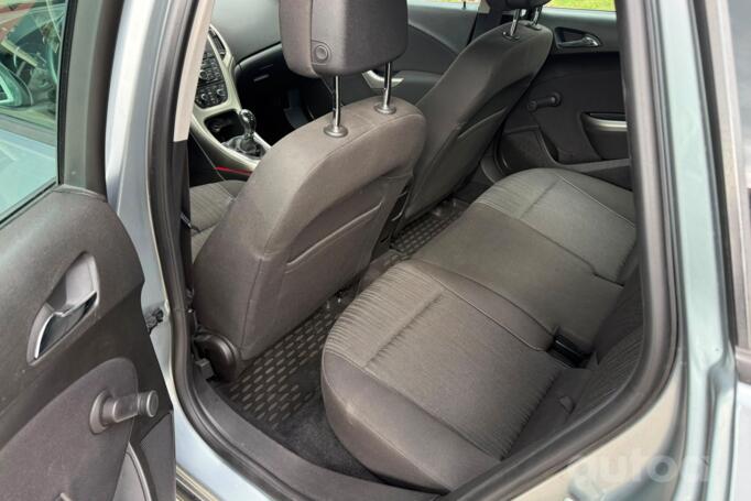 Opel Astra J Sports Tourer wagon