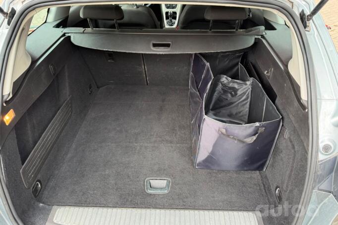 Opel Astra J Sports Tourer wagon