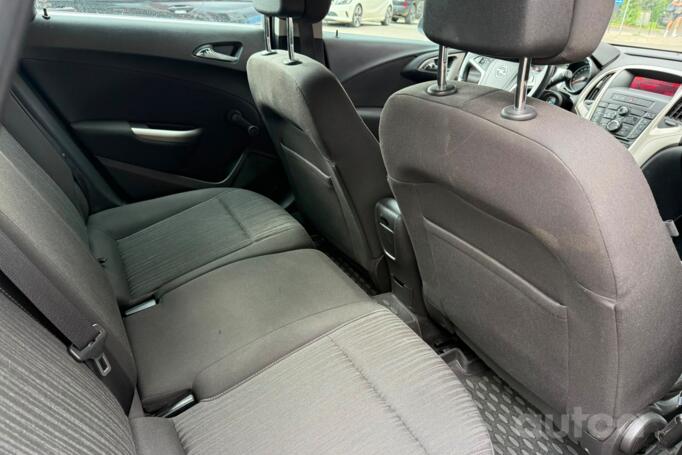 Opel Astra J Sports Tourer wagon