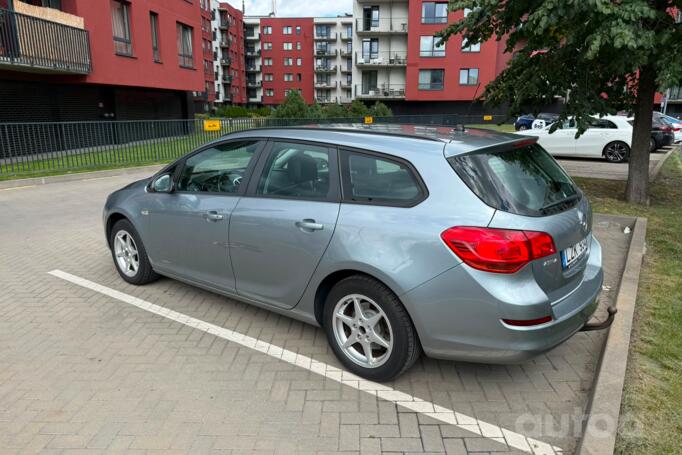 Opel Astra J Sports Tourer wagon