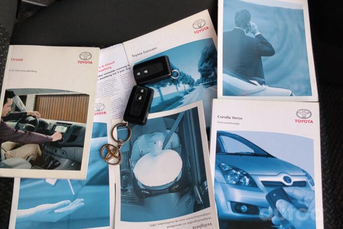 Toyota Corolla Verso 1 generation [restyling] -2 generation